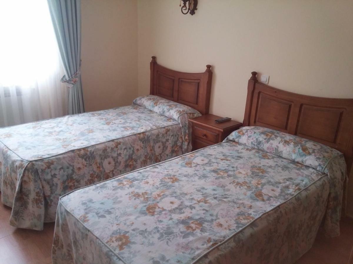 Hotel Rural Puerta De Caderechas Terminon Kültér fotó