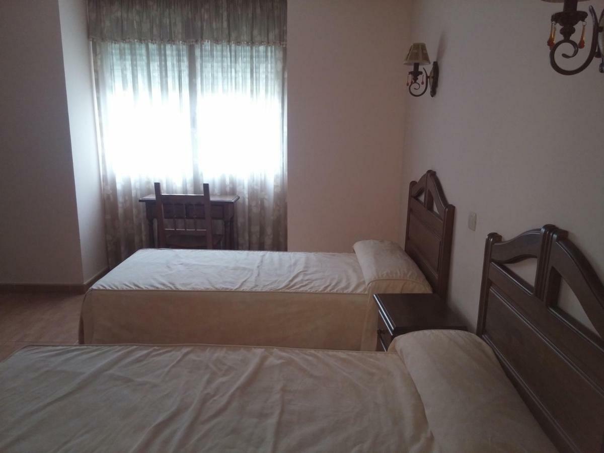 Hotel Rural Puerta De Caderechas Terminon Kültér fotó